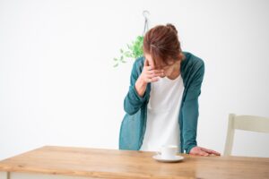 めまいがする女性